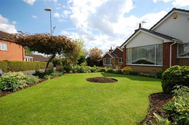 FRONT GARDEN