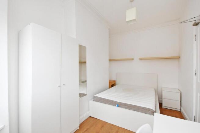 5 bed House to rent Image 11