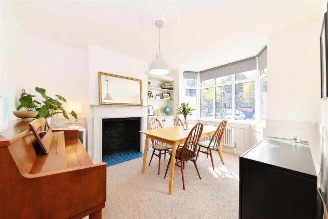 DINING ROOM.jpg
