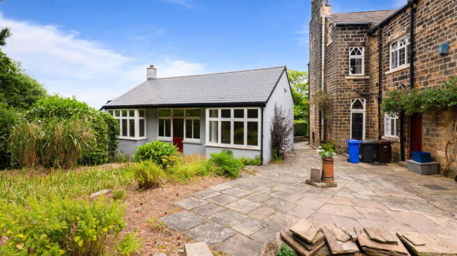 6 bed Detached for sale Image 5