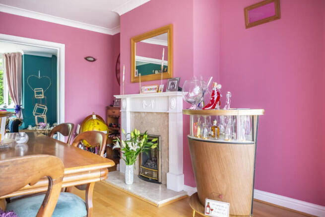 4 bed Semi-Detached for sale Image 4