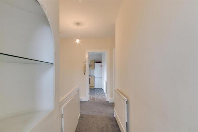 2 bed Apartment to rent Image 7