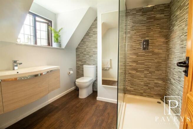 EN-SUITE TO MASTER BEDROOM