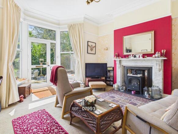 2 bed Terraced to rent Image 5