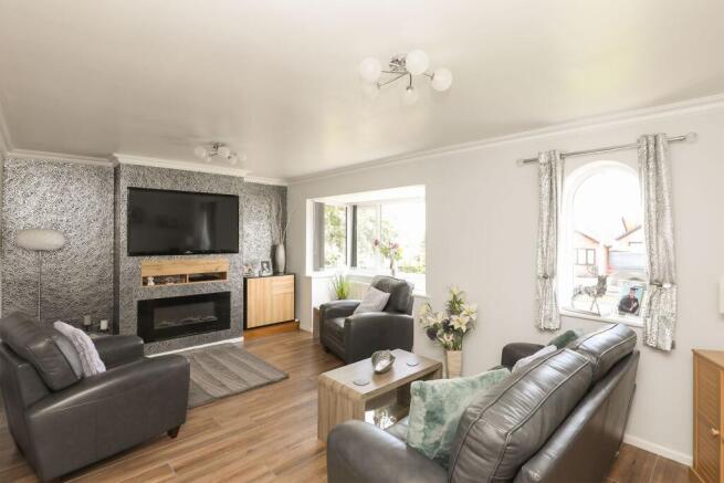 4 bed Detached for sale Image 9