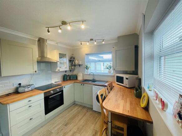 12lansdownkitchen1.jpg