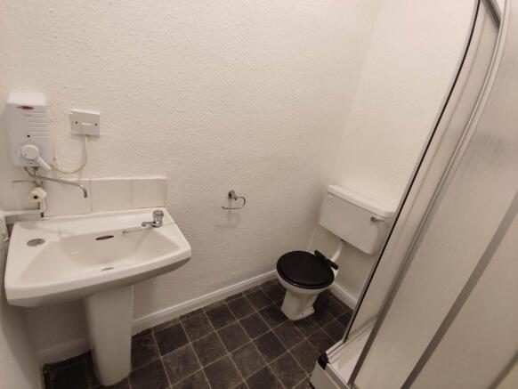 Studio to rent Image 6