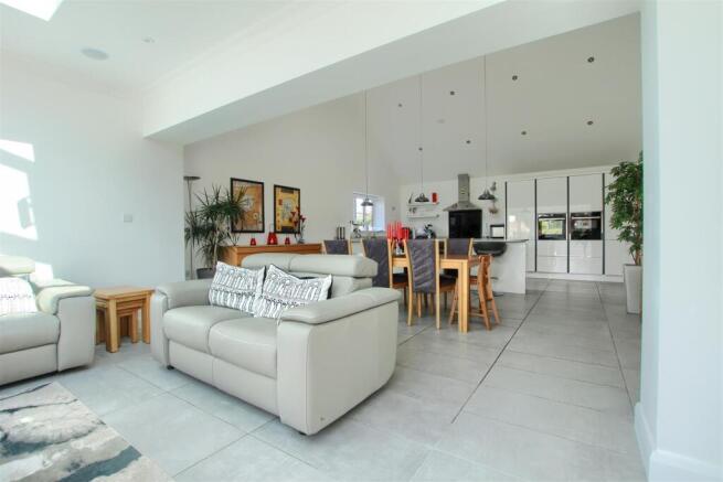 3 bed Detached Bungalow for sale Image 5