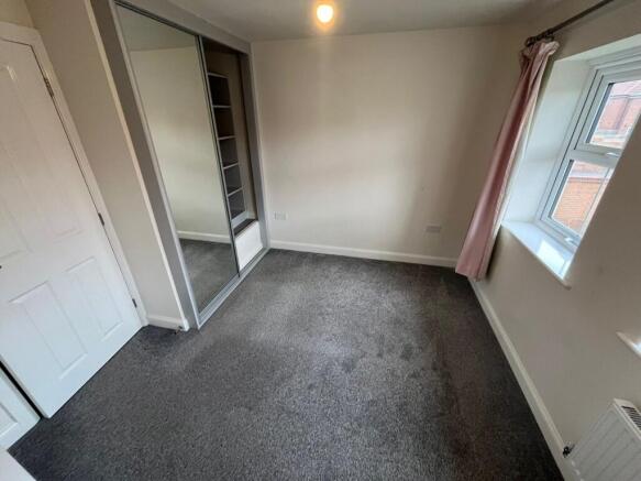 3 bed Semi-Detached to rent Image 6