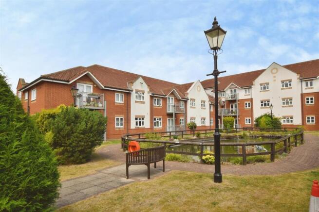 2 bed Retirement Property for sale Image 6