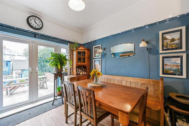 Dining out to Garden.jpg