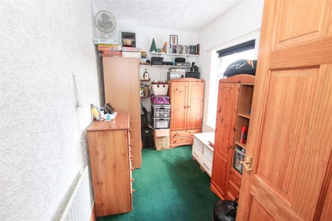 BEDROOM TWO (MIDDLE)