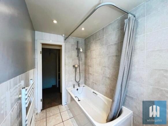 2 bed Terraced to rent Image 5