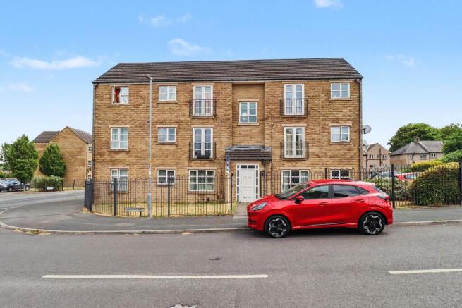 19 Marlington Drive (and parking space), Huddersfield, West Yorkshire, HD2 1GU