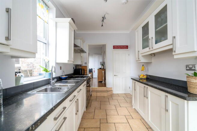 3 bed Terraced for sale Image 9