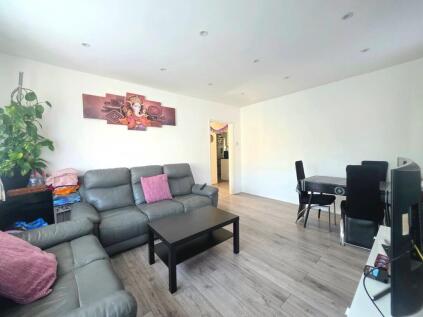 Alma Row, Harrow