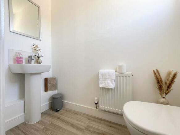 4 bed Detached for sale Image 8