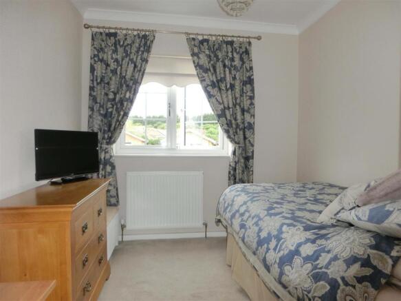 Lynbrook Close 5 Bed2.jpg