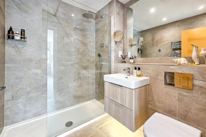 4 bed Town House for sale Image 7