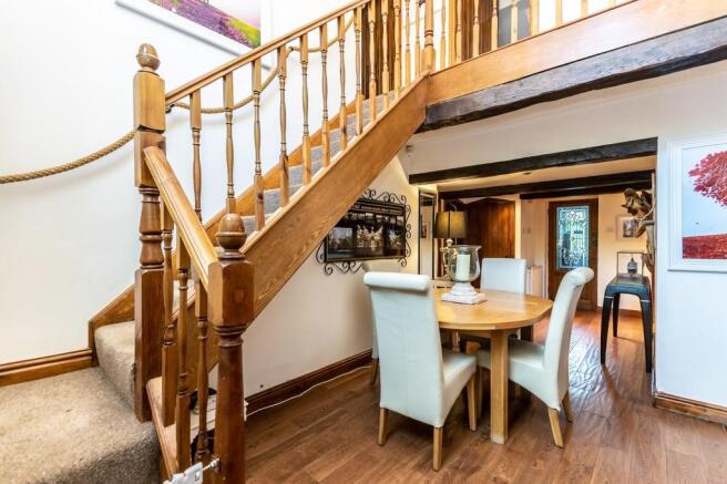 Hallway / Dining ...