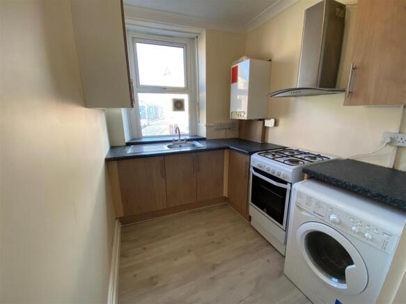 1, 284 Holton Road - kitchen.jpg