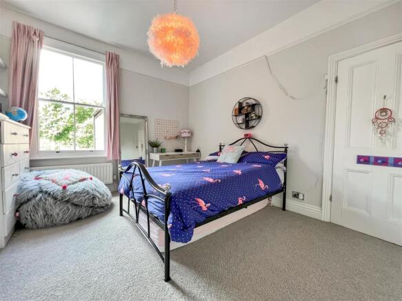 bed 2.jpg