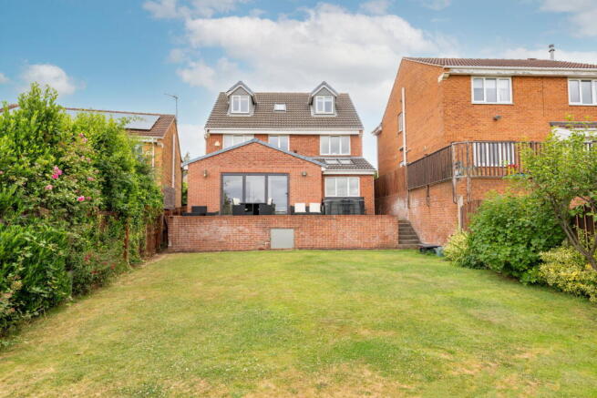 6 bed Detached for sale Image 5