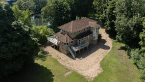 The Holm, Holm Island, Wraysbury Road, Staines TW18 4TU