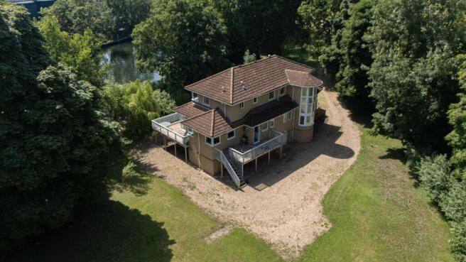 Holm Island, Kotan Drive, Wrasysbury, Staines-Upon-Thames, TW18 4TU