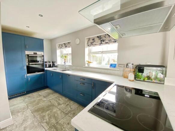 4 bed Detached for sale Image 7