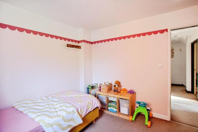 4 bed Semi-Detached for sale Image 11