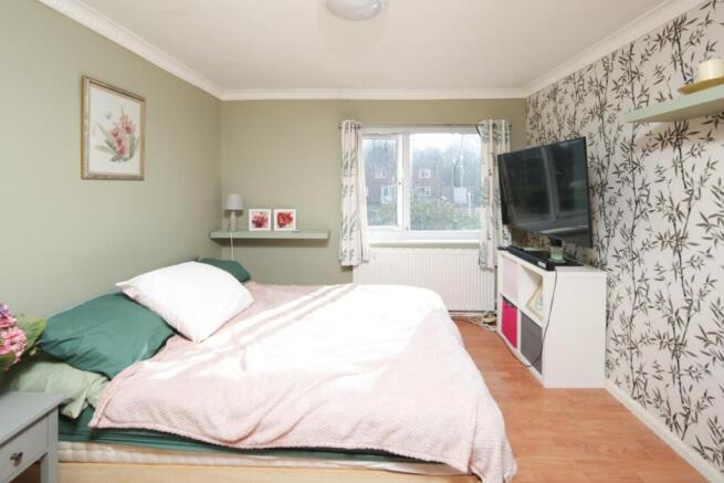13 East Dene bedroom-3.jpg