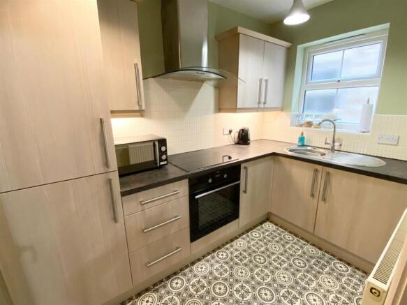 2 bed Apartment for sale Image 3