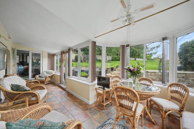 5 bed Detached for sale Image 11