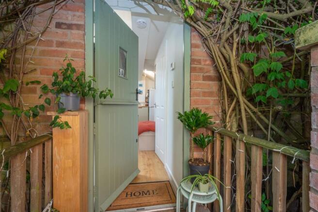 Entrance (Annexe)