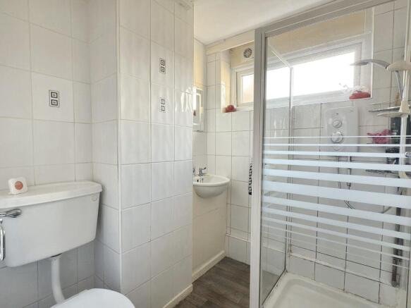 2 bed Flat for sale Image 12