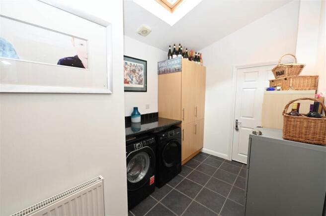 4 bed Detached for sale Image 7