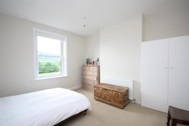 6 Newall Mount - Bed