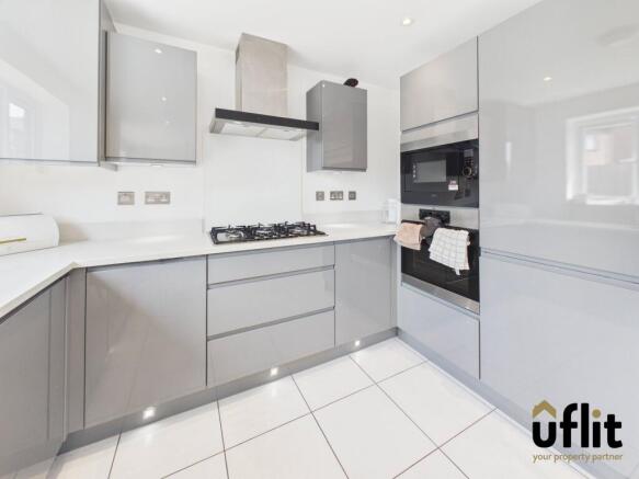 4 bed Detached for sale Image 11