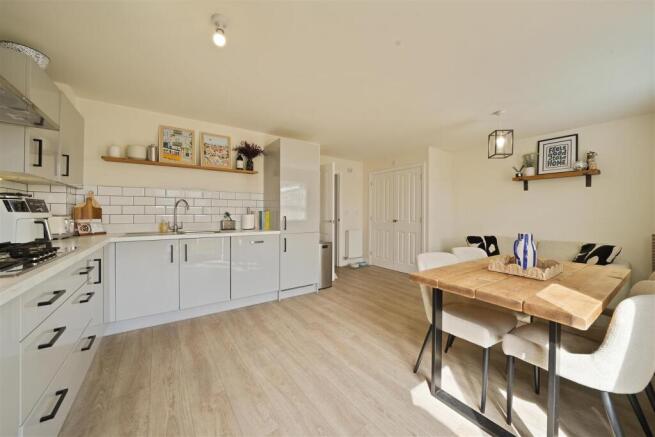 4 bed Detached for sale Image 4