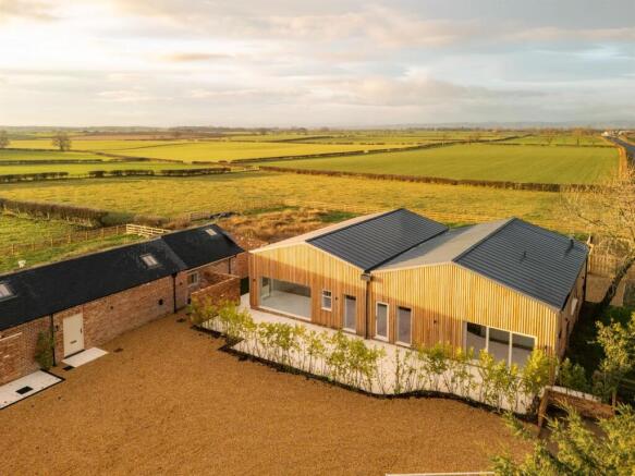 4 bed Barn Conversion for sale Image 12