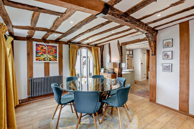 8640342-interior1...