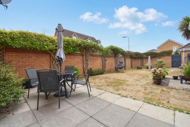 Armstrong Drive, Bedford, MK42 photo 4