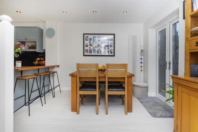 4 bed Detached for sale Image 10