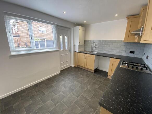2 bed Town House to rent Image 5