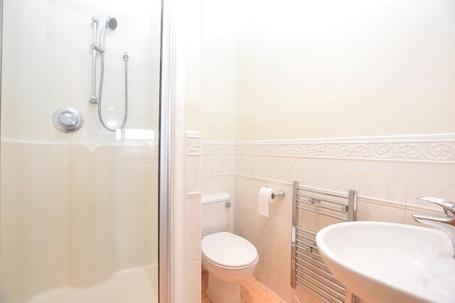 2 bed Apartment to rent Image 9