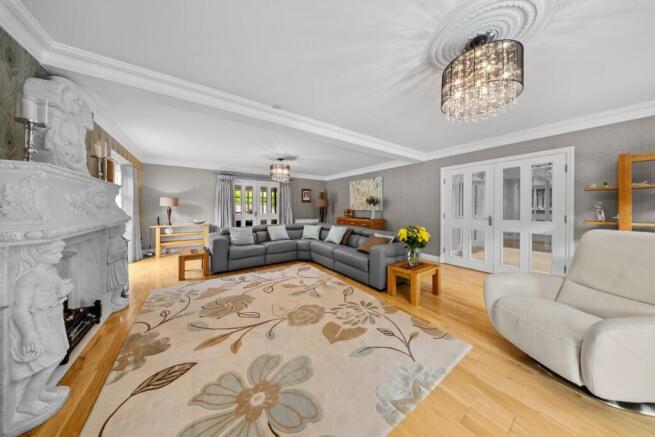 6 bed Detached for sale Image 8
