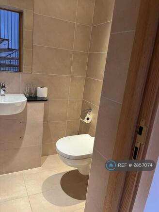 2 bed Flat to rent Image 5