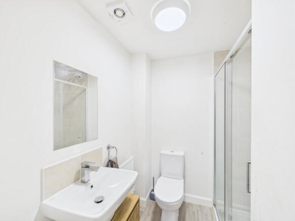 4 bed Detached for sale Image 11