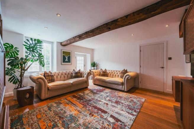5 bed Detached for sale Image 12